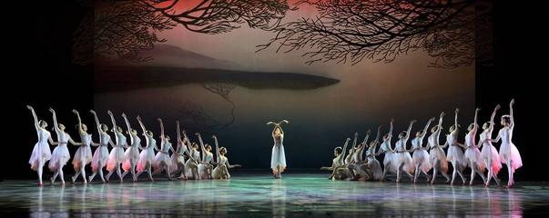 【上?！俊吨禧q》歸來&ldquo;水晶宮&rdquo;,&ldquo;吉祥之鳥&rdquo;性靈起舞